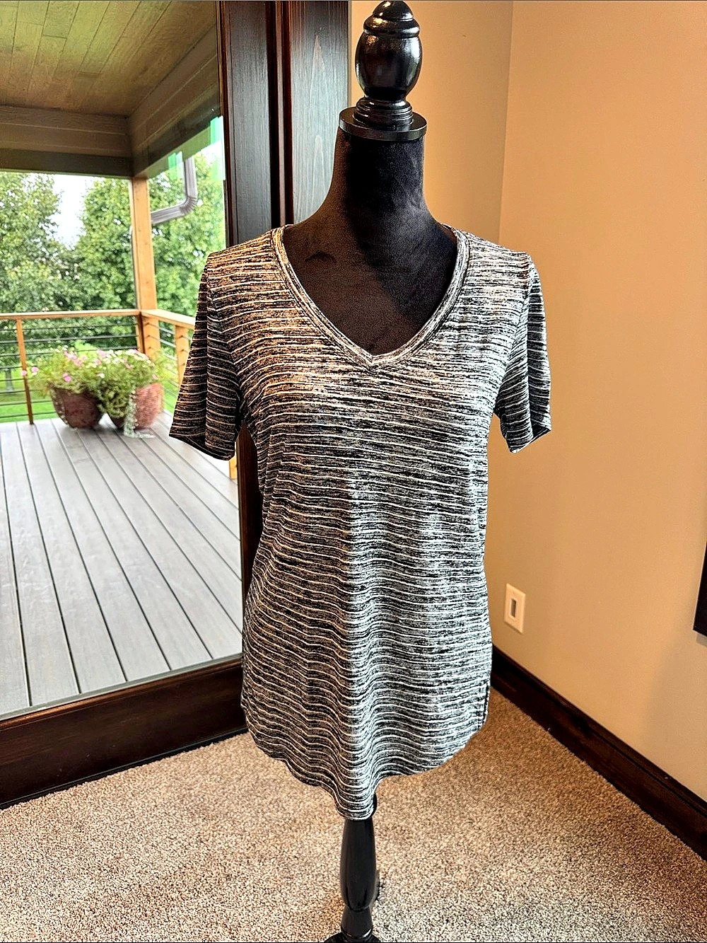 Athleta Breezy Scoop V-Neck Tee Women'Small striped Short Sleeve Top Size Small